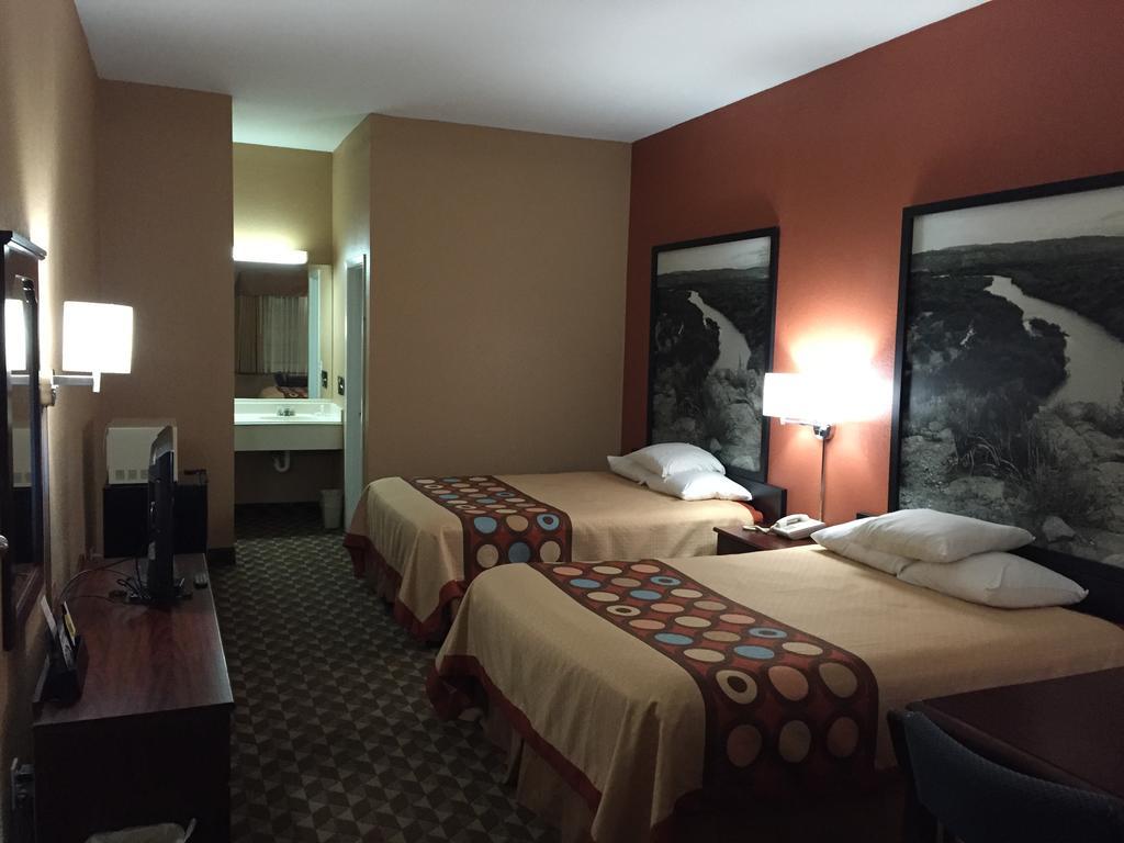Super 8 By Wyndham Bastrop Tx Motel Luaran gambar