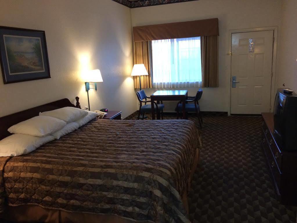 Super 8 By Wyndham Bastrop Tx Motel Luaran gambar