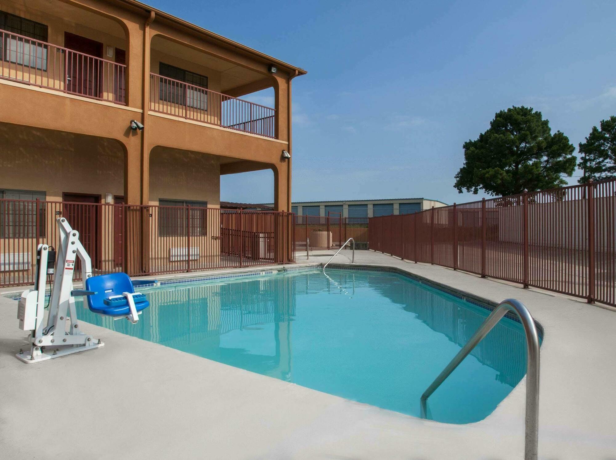 Super 8 By Wyndham Bastrop Tx Motel Luaran gambar